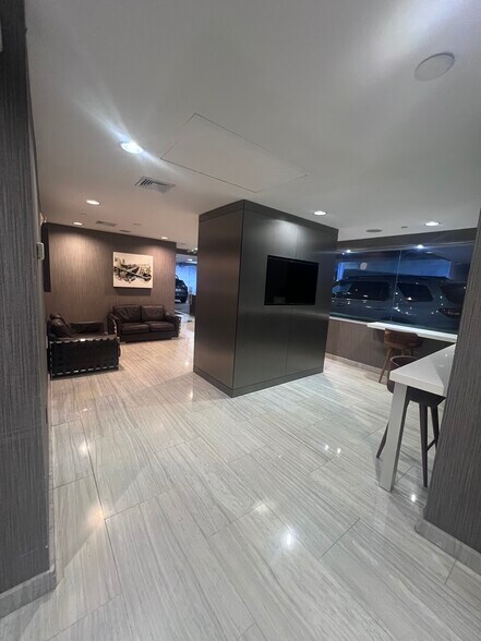 More Photos Of 150 SE 2nd Ave, Miami Office Residential For Sale