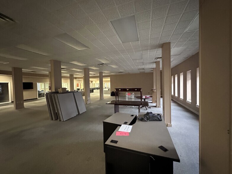 More Photos Of 207 Dunson St, Andalusia Light Distribution For Sale