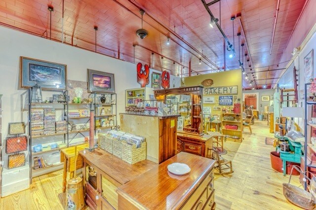 More Photos Of 443 Railroad St, Saint Johnsbury General Retail For Sale