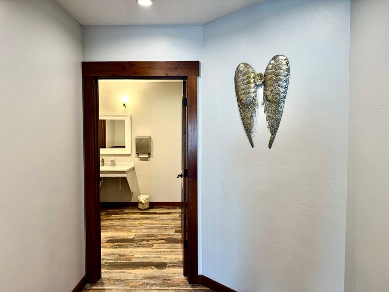 More Photos Of 311 12th St, Chinook Specialty For Sale
