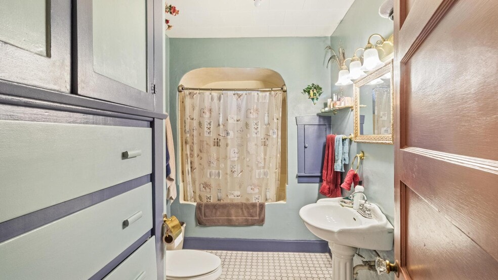 More Photos Of 295 N Main St, Glendale Hospitality For Sale