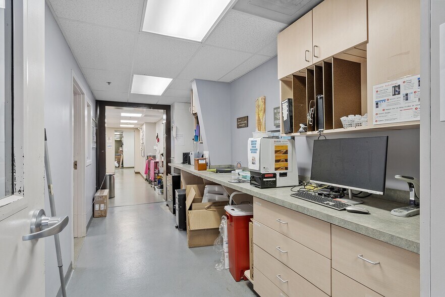 More Photos Of 180 Bear Hill Rd, Waltham Medical For Lease