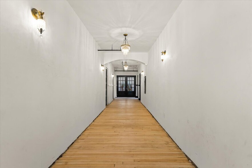 More Photos Of 99 Satherfield Rd, Silverton Hospitality For Sale