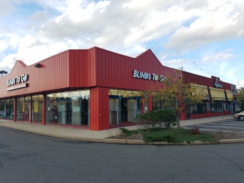 More Photos Of 350-400 Ryders Ln, Milltown General Retail For Lease
