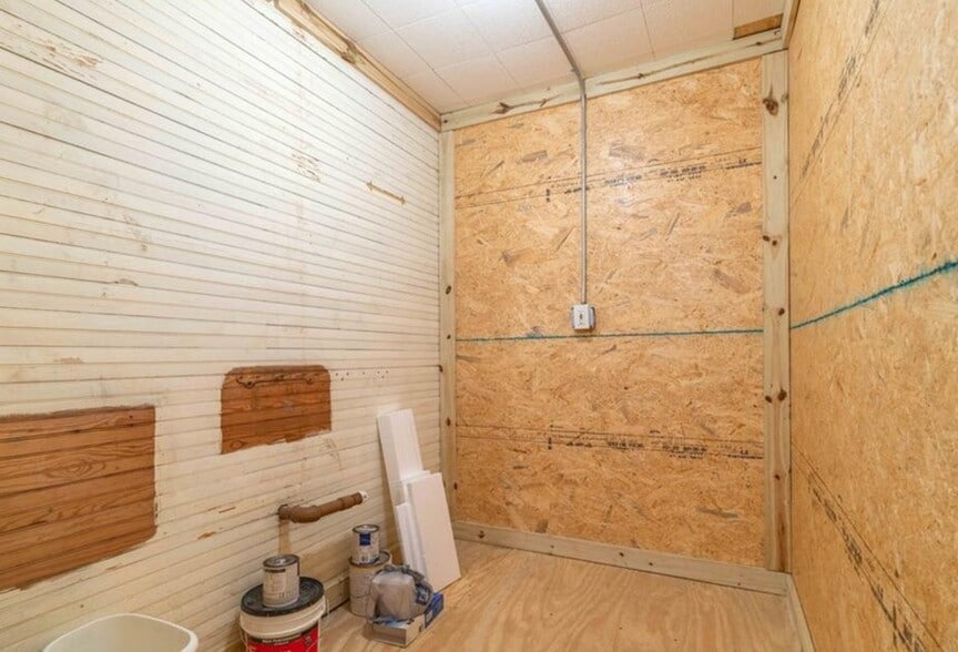 More Photos Of 511 James St, Burlington Religious Facility For Sale