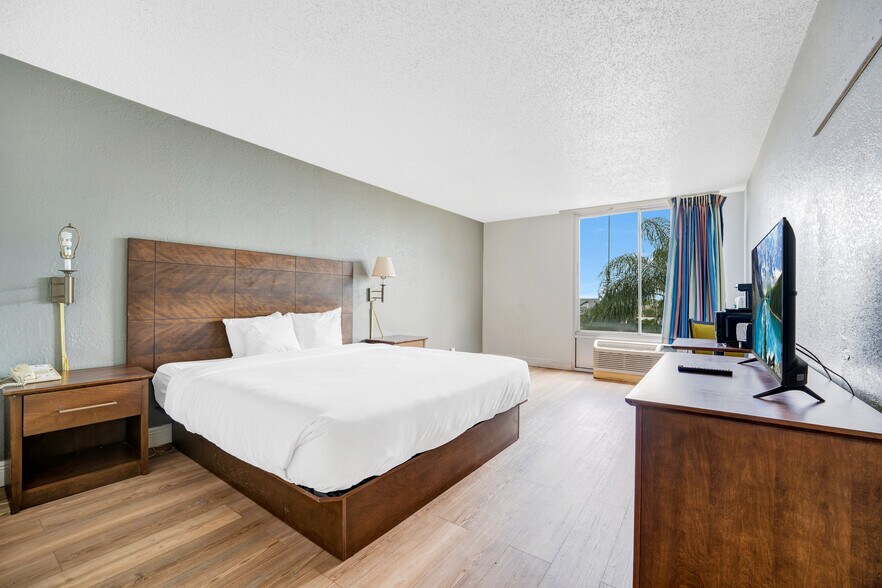 More Photos Of 5100 N State Road 7, Fort Lauderdale Hotel For Sale