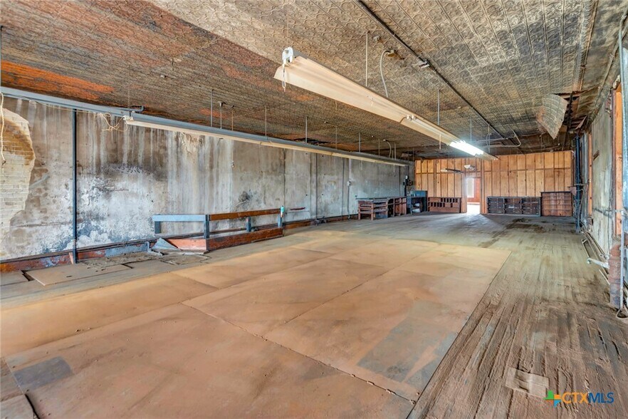 More Photos Of 119 E Main St, Cuero General Retail For Sale