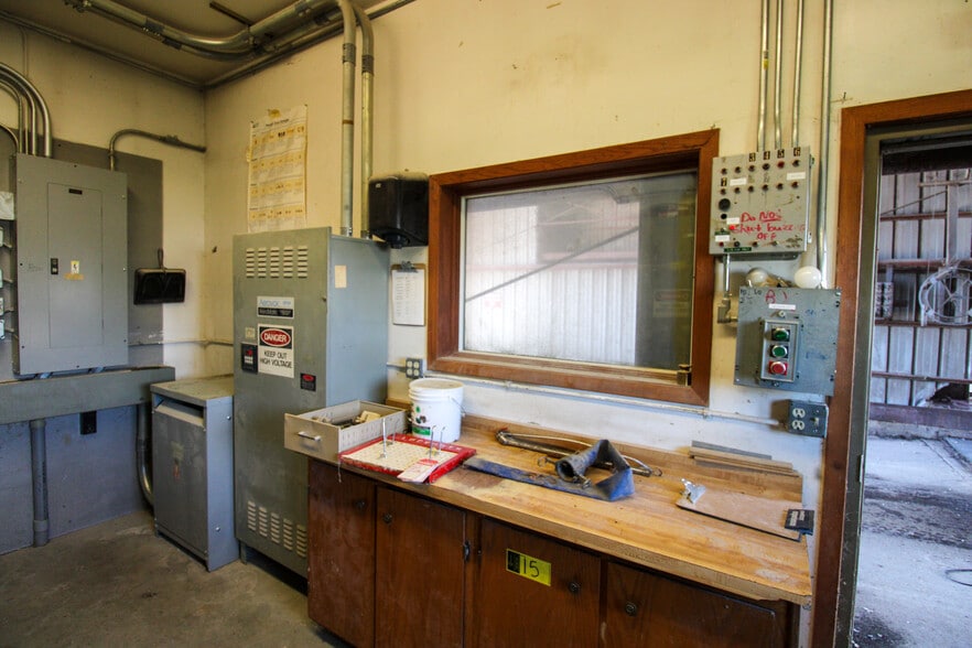 More Photos Of 135 E Front St, Claremont Specialty For Sale