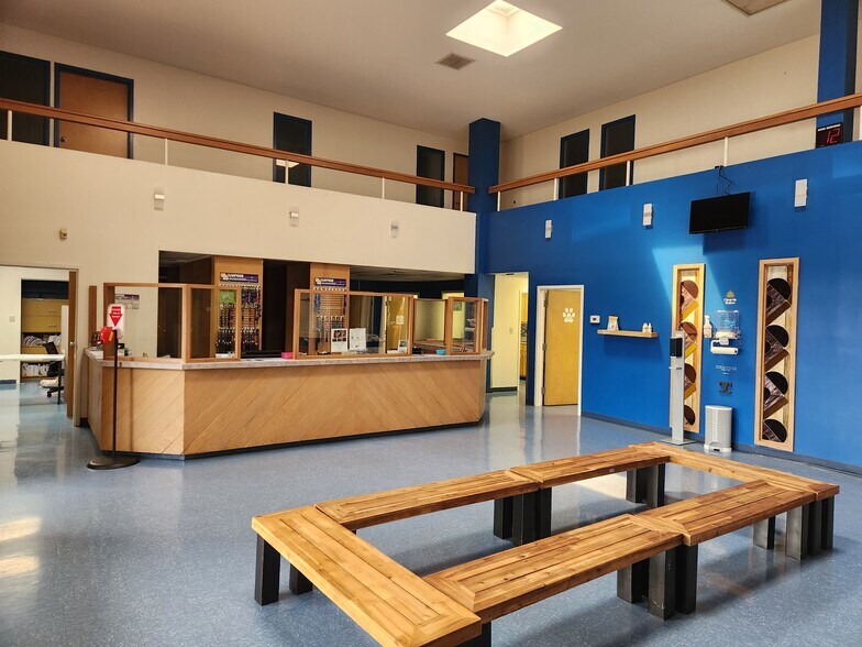 More Photos Of 1910 N Church St, Greensboro Office For Sale