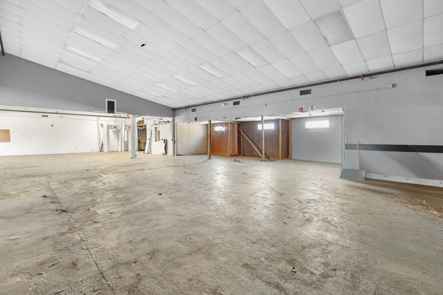 More Photos Of 2120 Collier Ave, Fort Myers Unknown For Lease