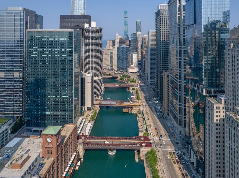 More Photos Of 210 N Wells St, Chicago Apartments For Lease