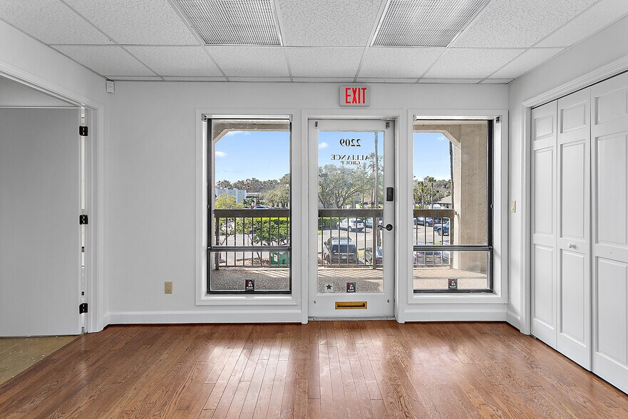 More Photos Of 2000 - 2310 Sawgrass Village Dr, Ponte Vedra Beach Office For Sale