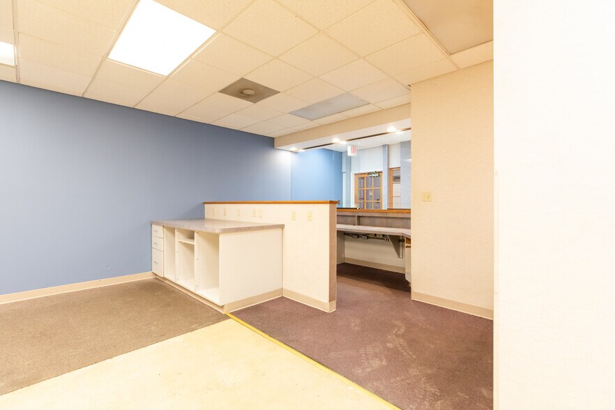 More Photos Of 640 S Walker St, Bloomington Medical For Sale