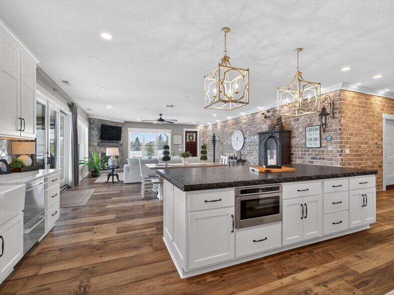 More Photos Of 15306 Covington Rd, Fort Wayne Flex For Sale