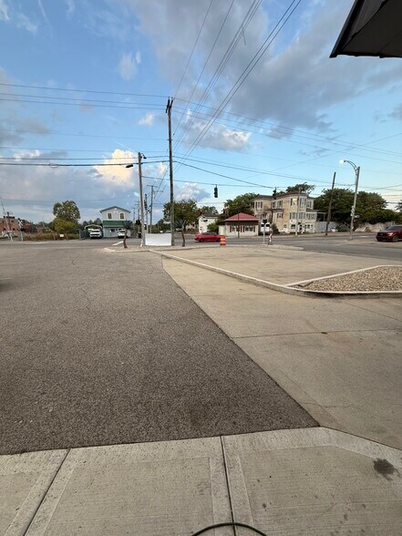 More Photos Of 716 E Main St, Richmond Industrial For Sale