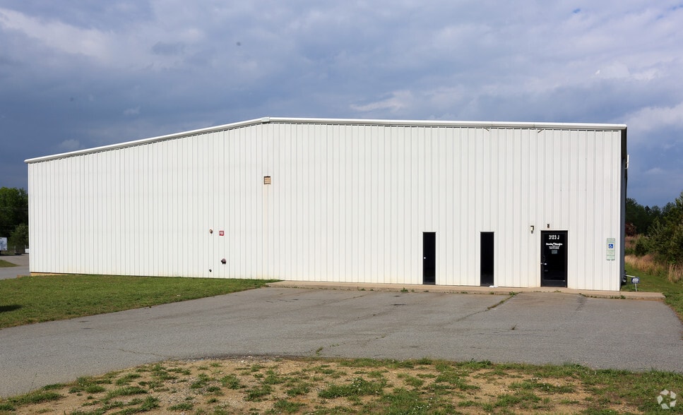 Primary Photo Of 3123 Cedar Park, Greensboro Warehouse For Lease