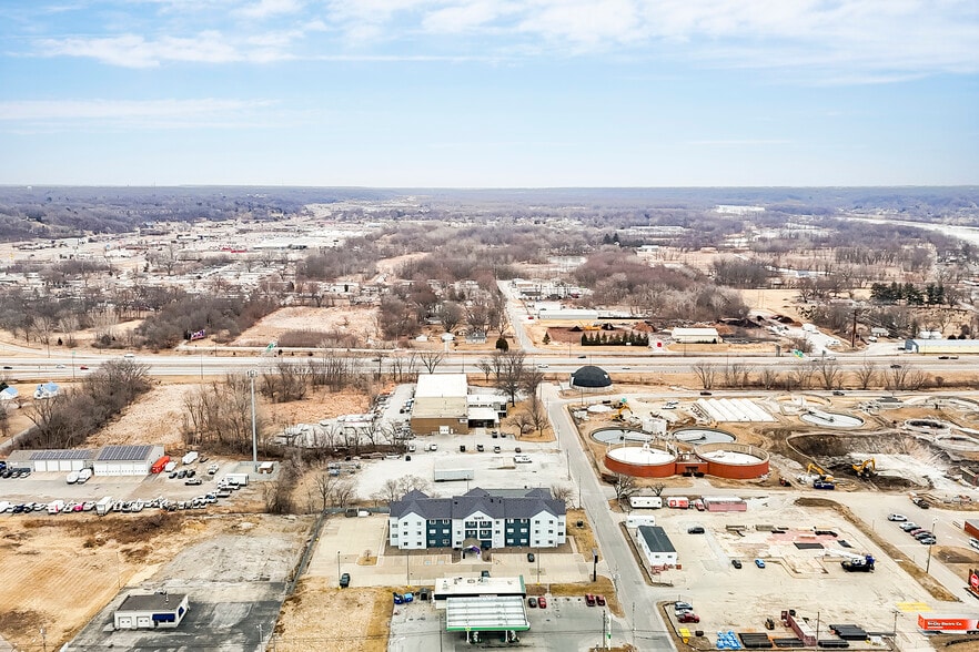 More Photos Of 2705 48th Ave, Moline Hotel For Sale