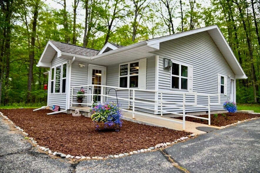 Primary Photo Of 4169 Marl Lake Rd, Roscommon General Retail For Sale