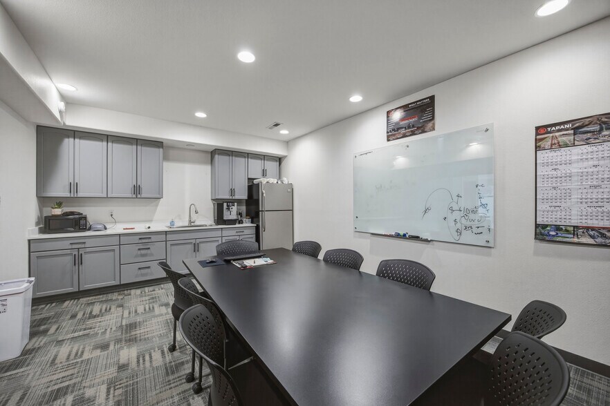 More Photos Of 2213 Henderson Loop, Richland Warehouse For Sale