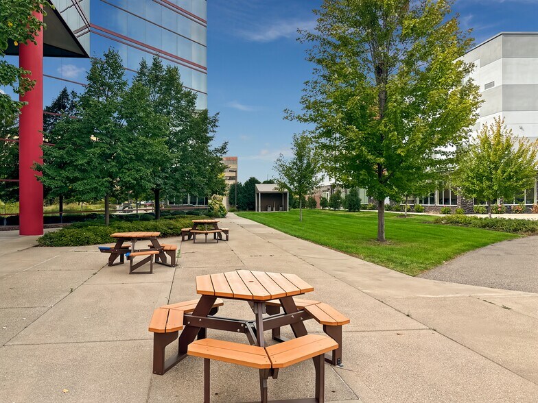 More Photos Of 6160 N Summit Dr, Brooklyn Center Coworking Space