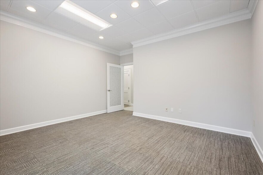 More Photos Of 5064 Roswell Rd, Atlanta Office Residential For Sale
