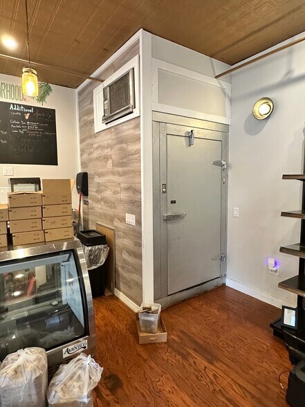 More Photos Of 4254 Main St, Philadelphia Storefront For Lease