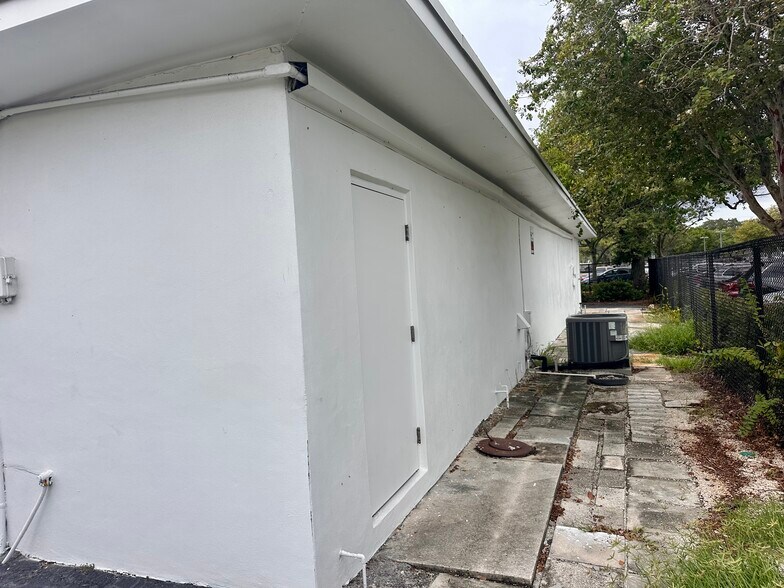 More Photos Of 624 W State Road 84, Fort Lauderdale Medical For Sale