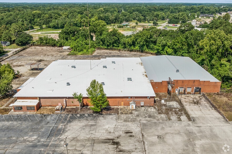 More Photos Of 500 S Chippewa St, Lumberton Warehouse For Sale