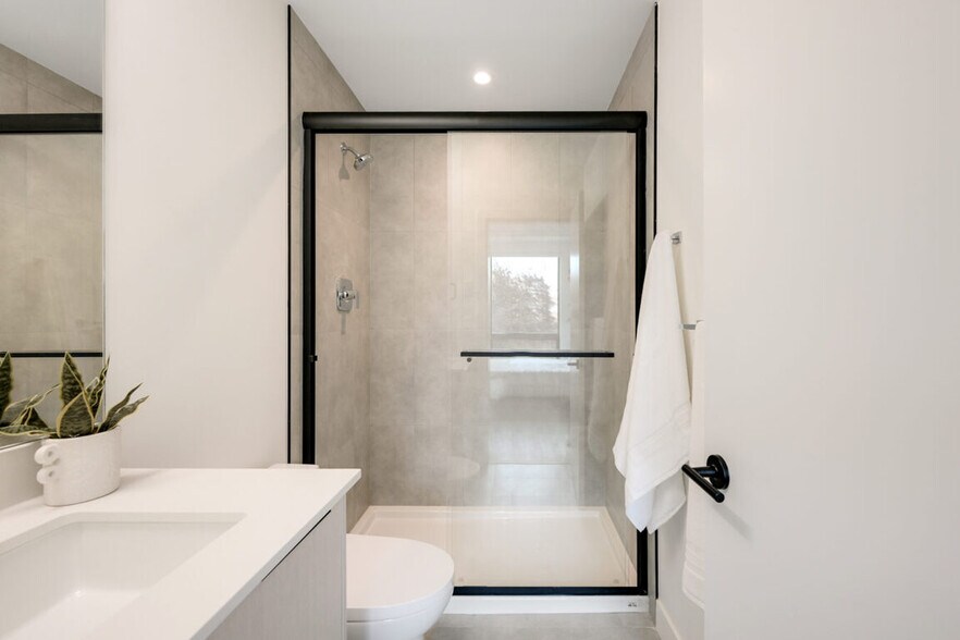More Photos Of 612 Constance Av, Esquimalt Apartments For Lease