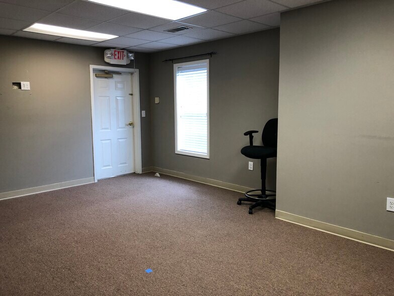 More Photos Of 188 W Campground Rd, McDonough Office For Sale