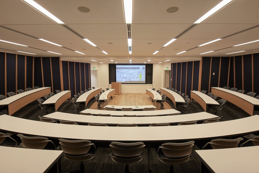 More Photos Of 707 Wilshire Blvd, Los Angeles Office For Lease