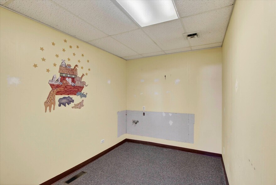 More Photos Of 820 N Pine River St, Ithaca Healthcare For Sale