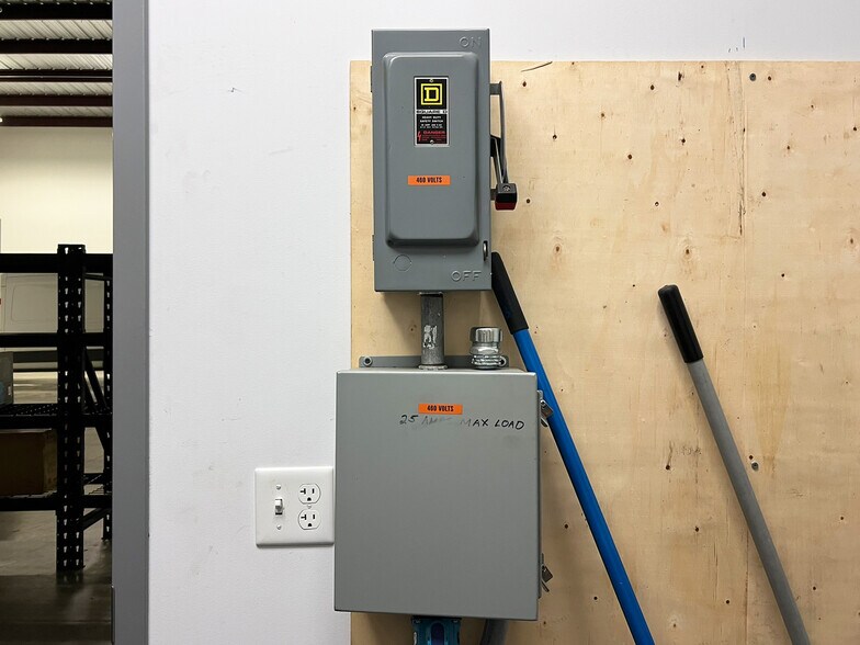 More Photos Of 4805-4809 Atlantic Ave, Erie Warehouse For Lease