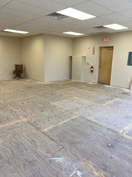 More Photos Of 32 Worlds Fair Dr, Somerset Medical For Lease