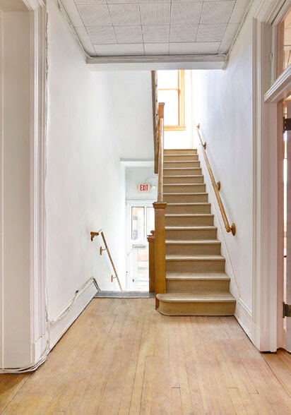 More Photos Of 5300 Delmar Blvd, Saint Louis Specialty For Sale