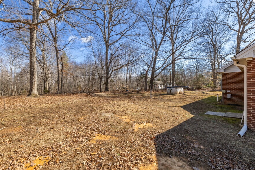 More Photos Of 5513 NC Highway 700, Eden Flex For Sale