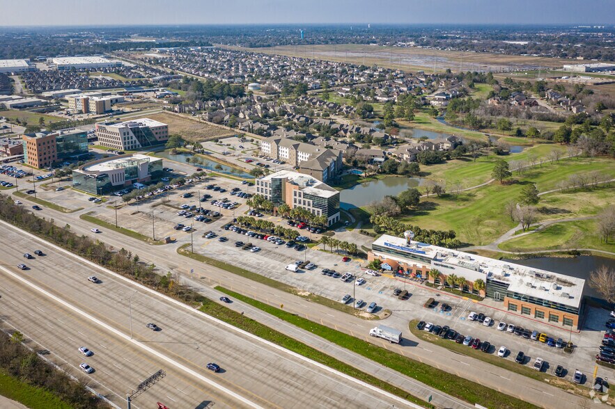 More Photos Of 7904 N Sam Houston Pky W, Houston Office For Lease