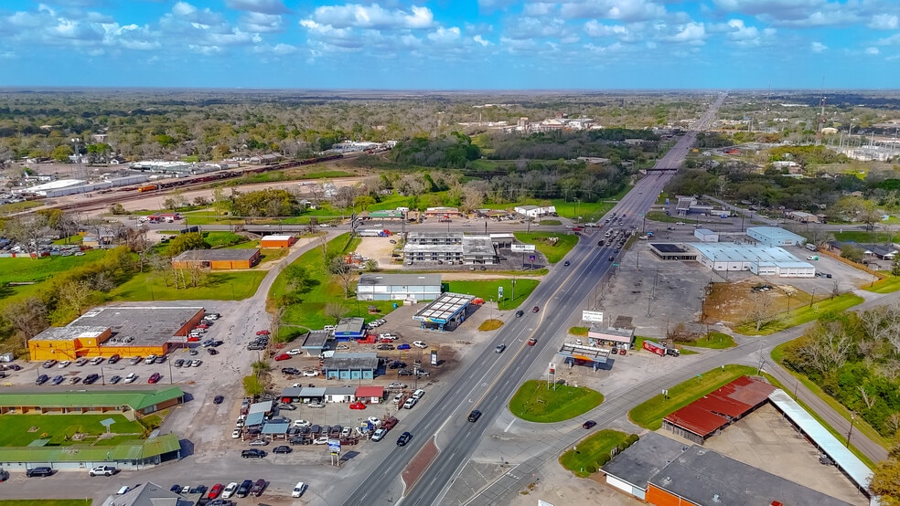 More Photos Of 110 E Highway 6, Alvin Hotel For Sale