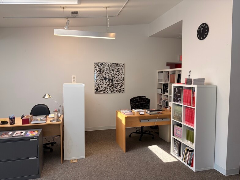 More Photos Of 9 Hillyer Ct NW, Washington Public Library For Sale