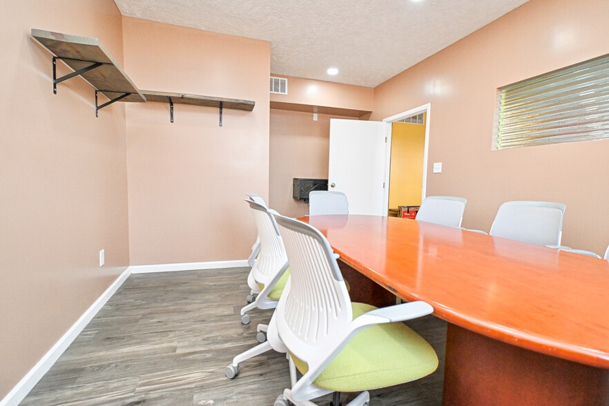 More Photos Of 8240 Clara Ave, Cincinnati Office For Sale