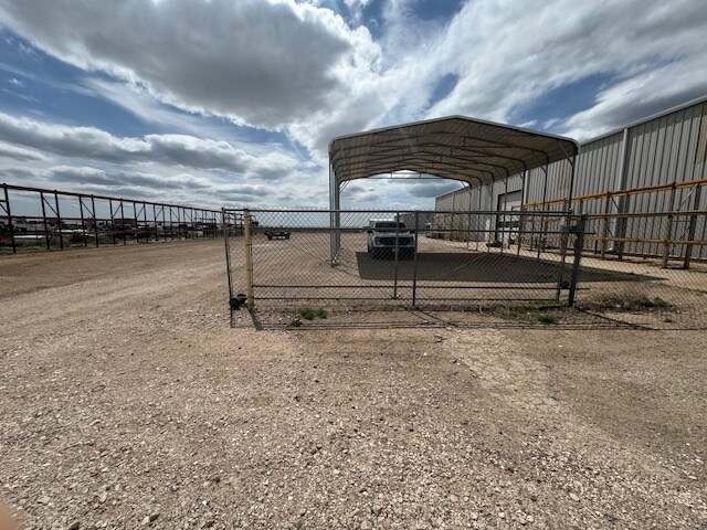 More Photos Of 112 Western St, Pampa Manufacturing For Lease