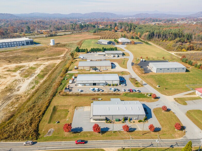 More Photos Of 25 Reeds Way, Flat Rock Warehouse For Lease