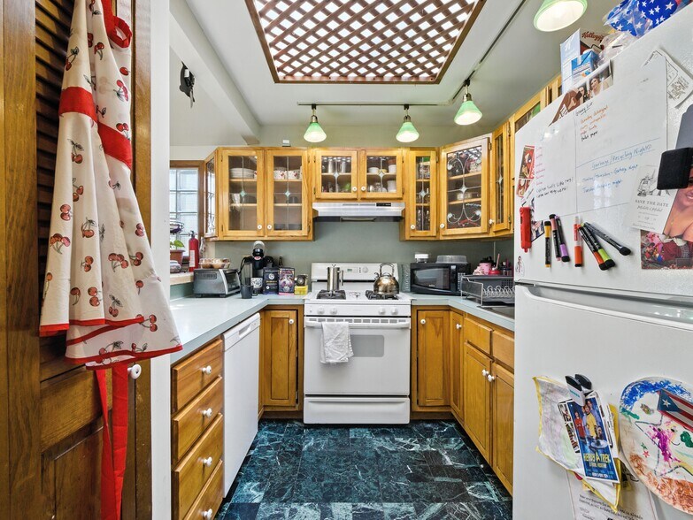 More Photos Of 6-8 Thorne St, Jersey City General Retail For Sale