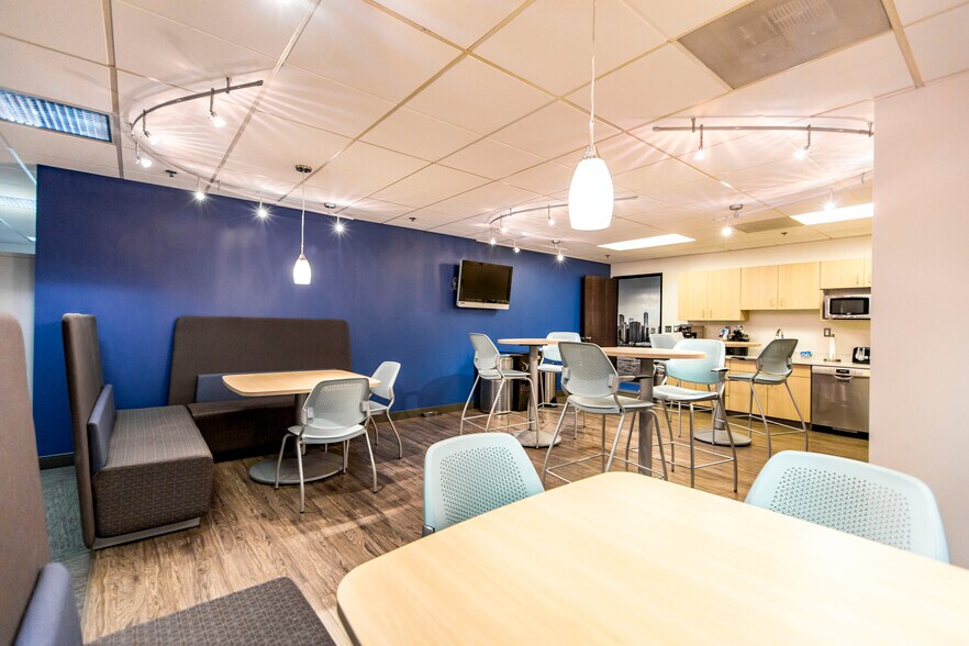 More Photos Of 28400 Northwestern Hwy, Southfield Office For Sale