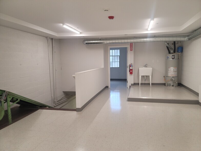 More Photos Of 415 Grass Valley Hwy, Auburn Freestanding For Lease