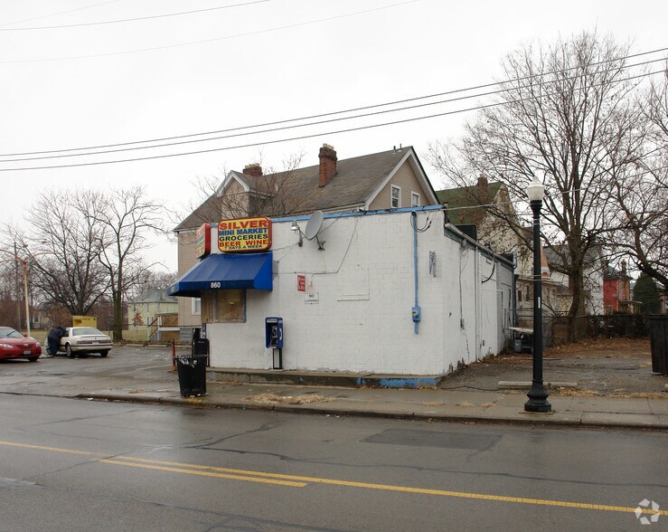 More Photos Of 860 E Long St, Columbus Freestanding For Lease