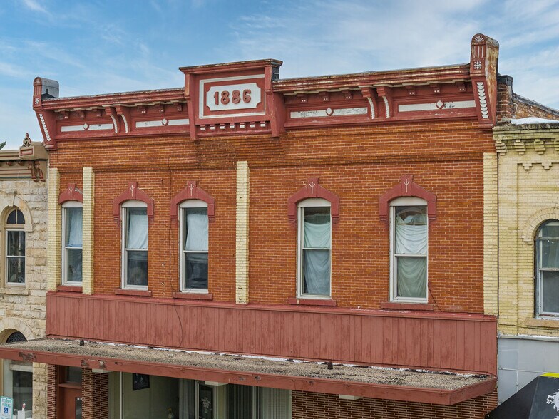 More Photos Of 107 4th St, Baraboo Office For Sale