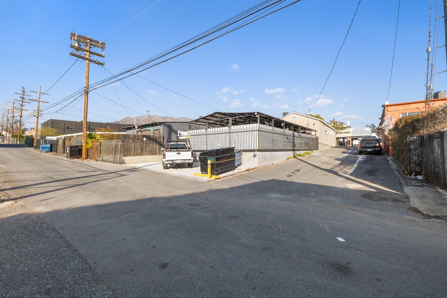 More Photos Of 9937 Commerce Ave, Tujunga Freestanding For Sale