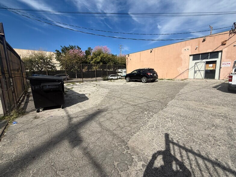More Photos Of 13227 San Fernando Rd, Rancho Cascades Warehouse For Lease