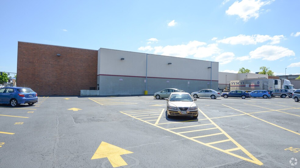 More Photos Of 501 Marion St NE, Salem Movie Theatre For Lease